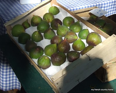 figs in a market box