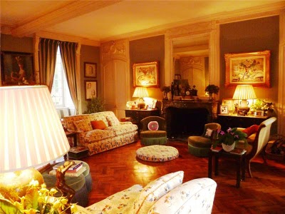 warm-toned sitting room with couches and art 