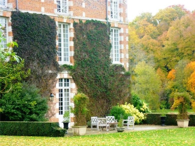 small outdoor seating area on the terrace of the main house