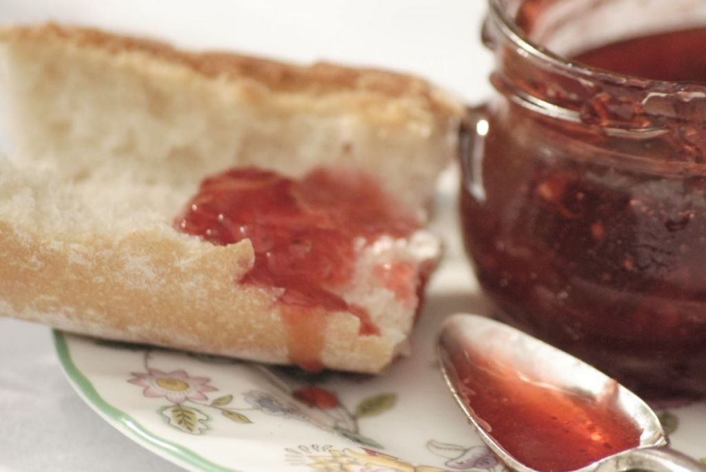 MAKING STRAWBERRY JAM