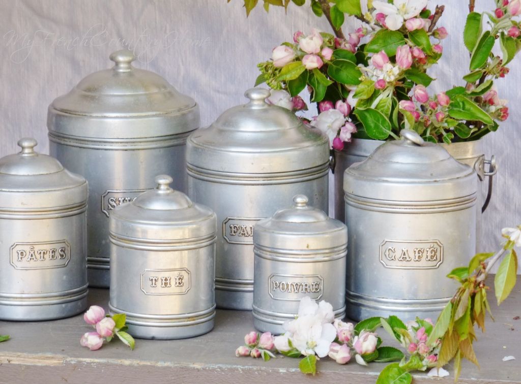 tin storage with apple blossom