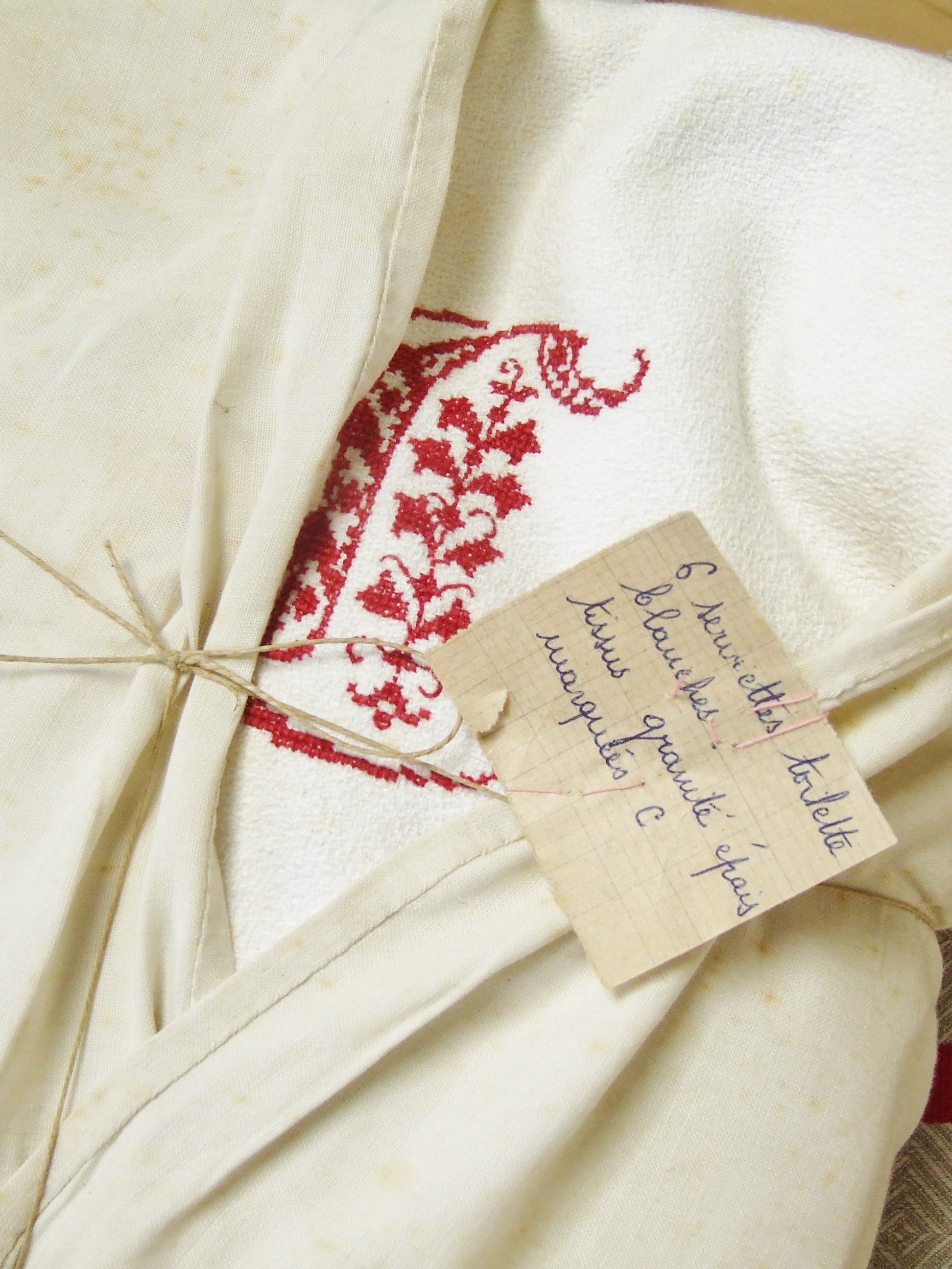 洋書 Antique Linens: From the Kitchen to the Vintage Tablecloth Quilts: Kitchen Kitsch to Bedroom Chic