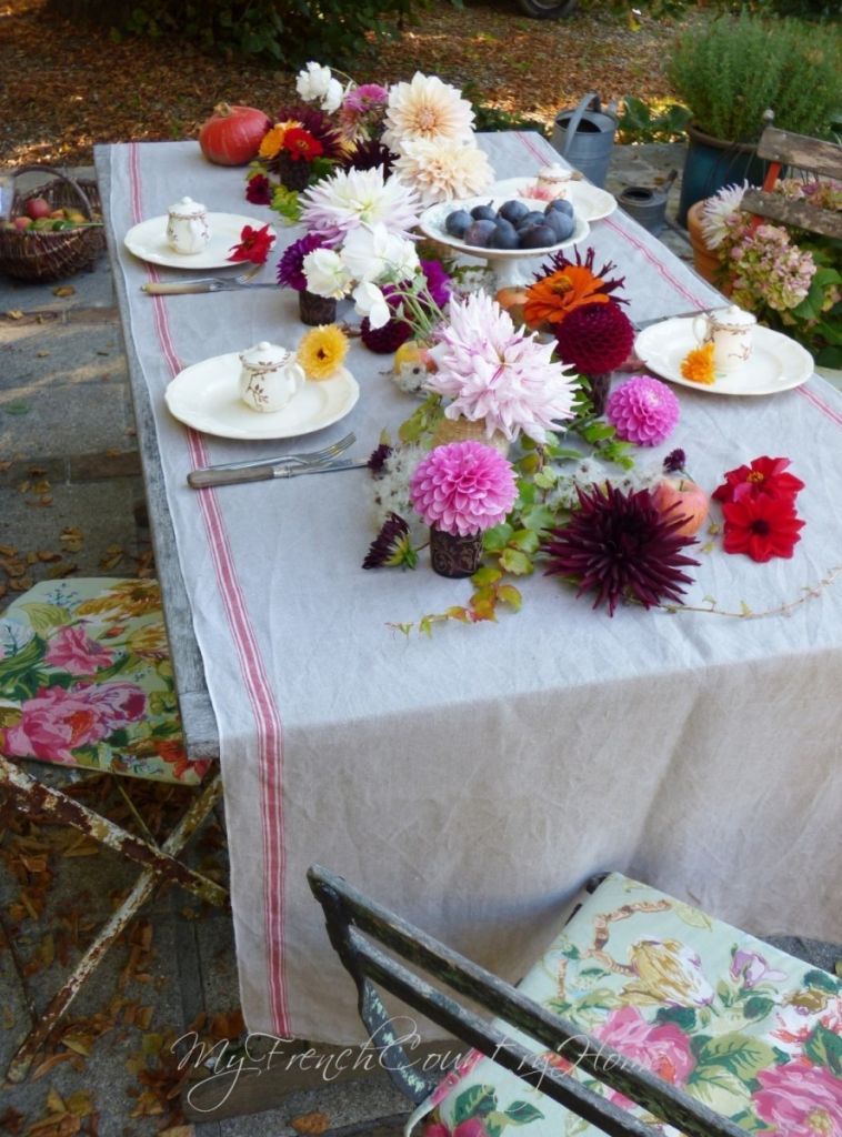 dahlias in autumn tablescape