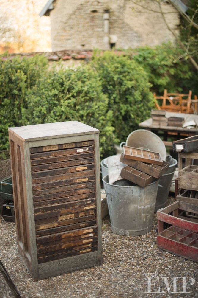 brocante drawers and zinc tubsin garden