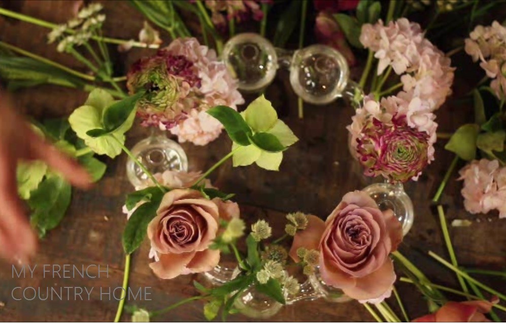 flowers arrangment with roses