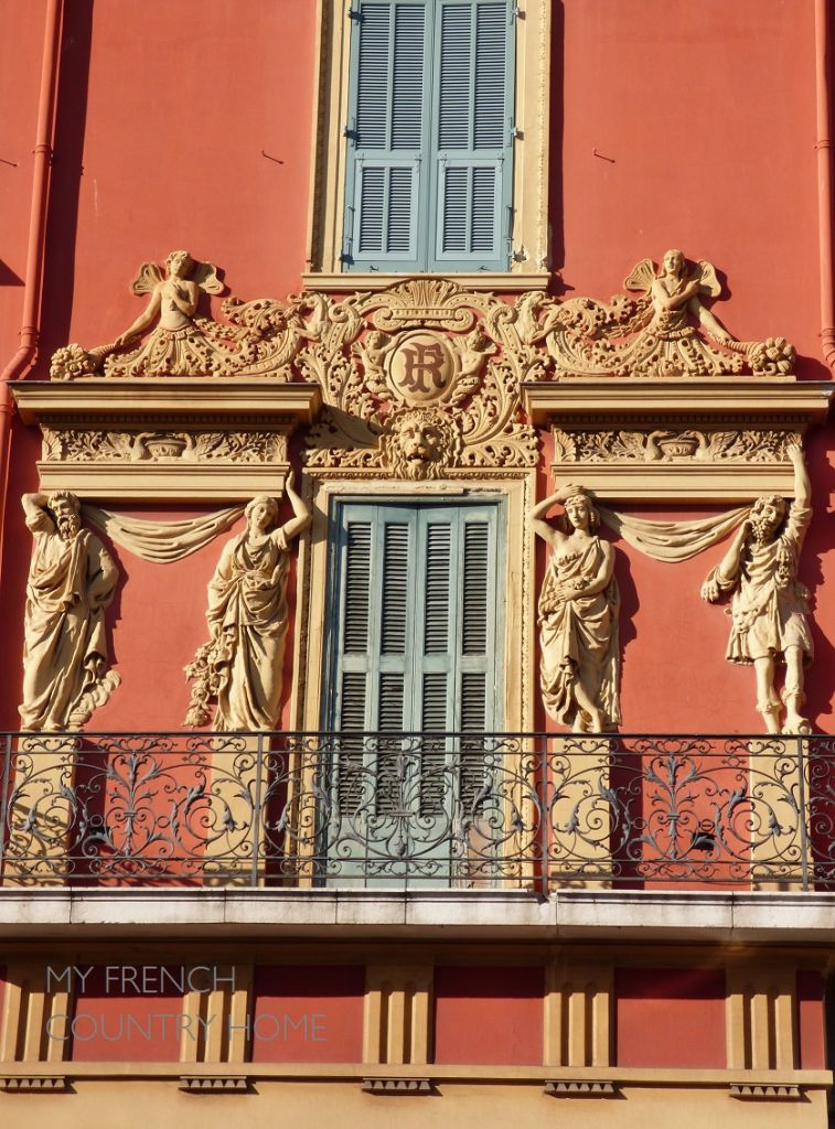 facade building in Nice cote d'azur