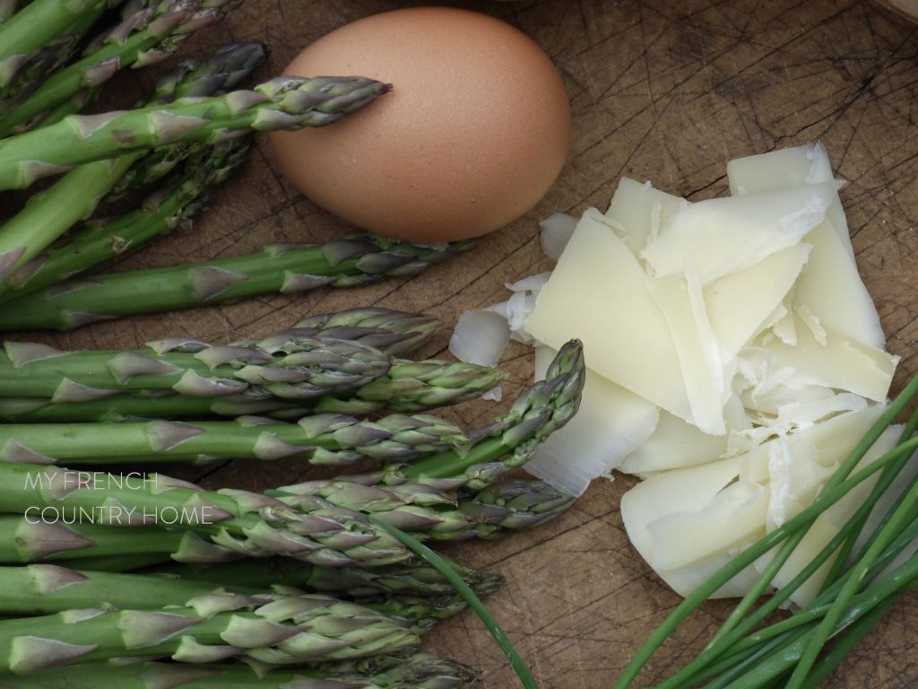 asparagus on a cutting board