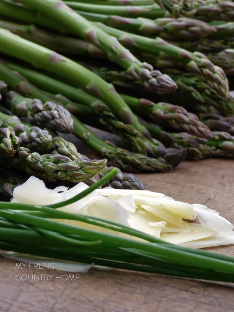 asparagus on a cutting board