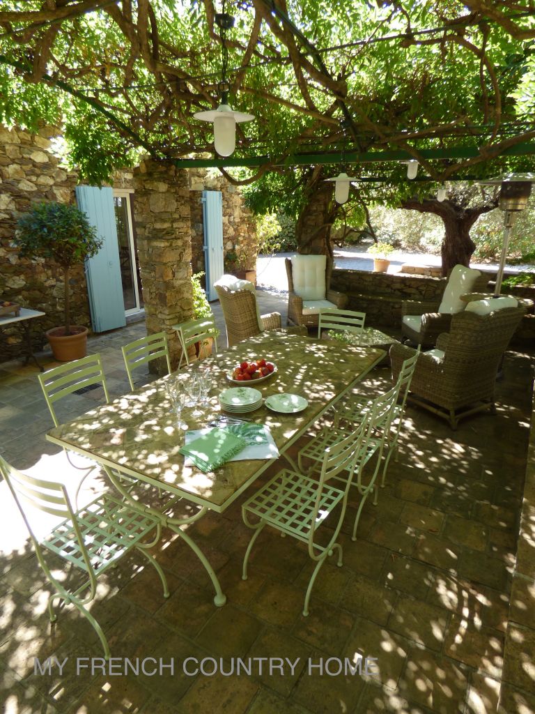dining in the shade in south of france