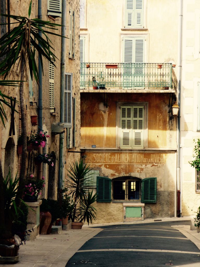 street in old town of valbonne
