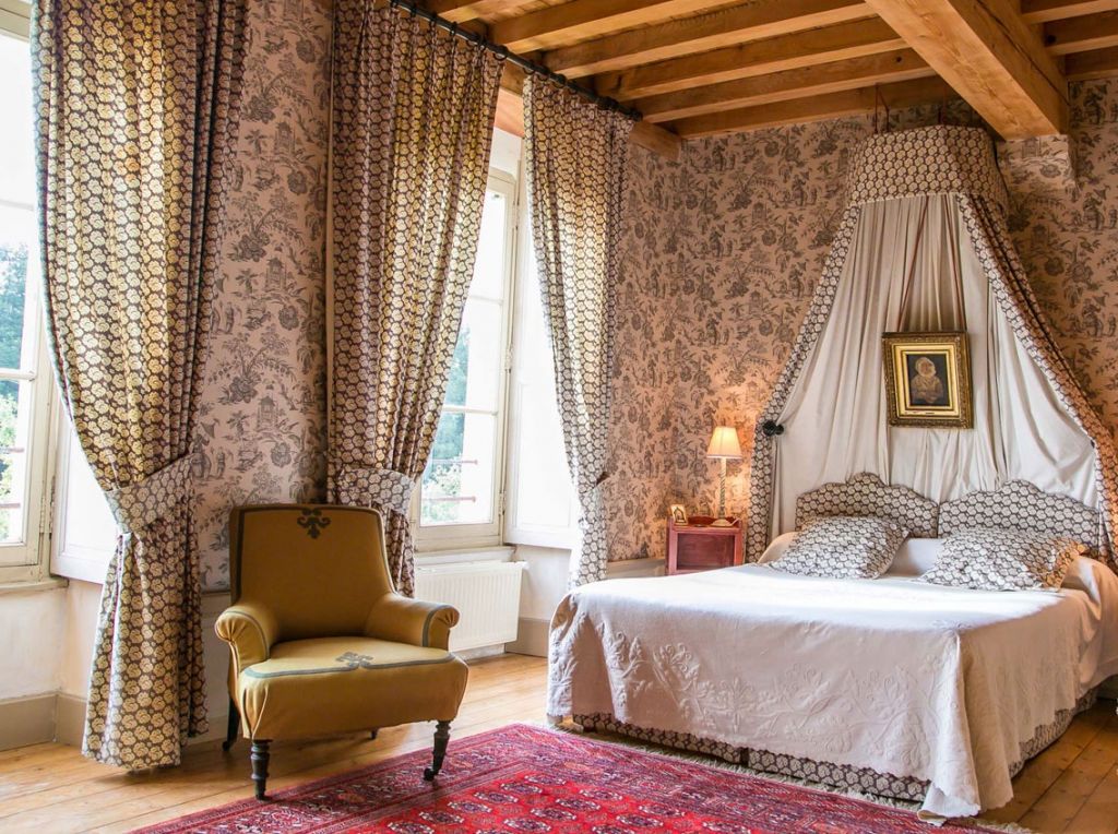 french bedroom at la reserve giverny