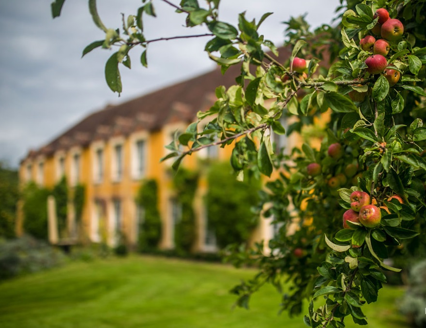 facade of french house, la reserve giverny