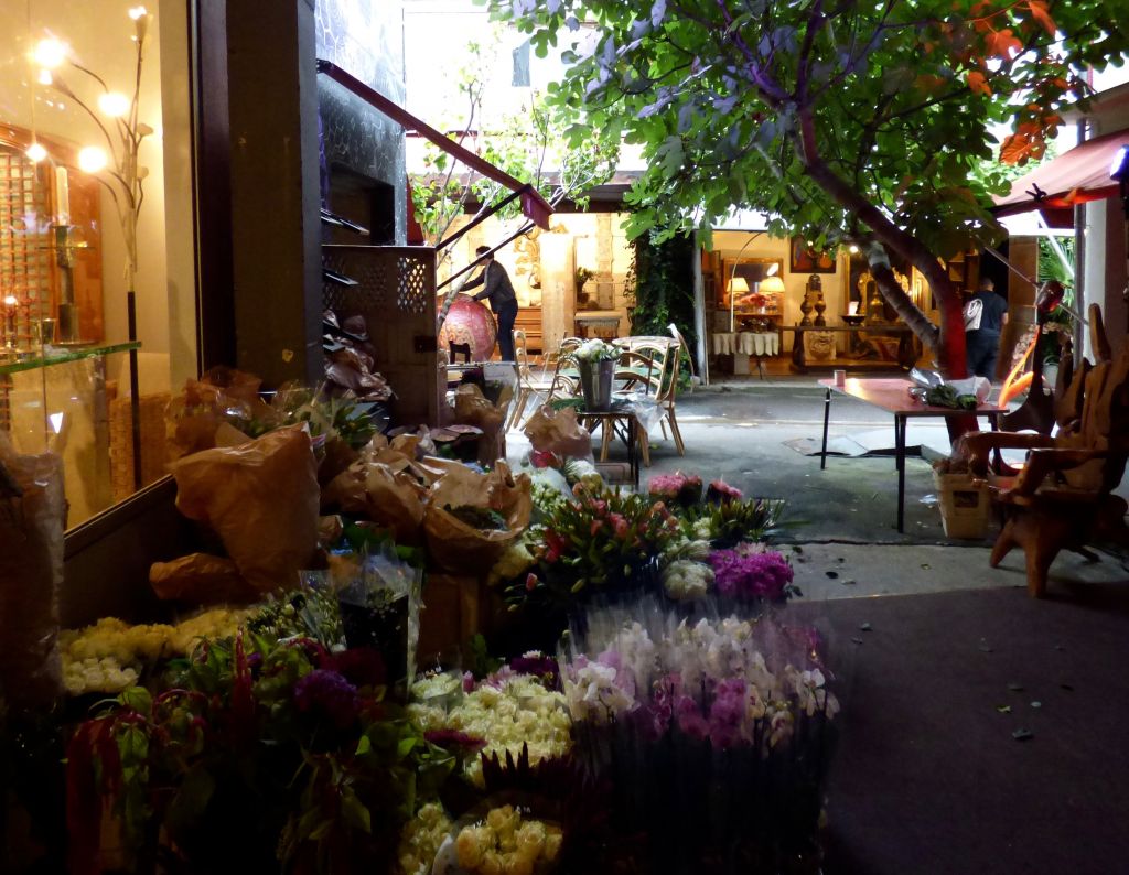 flowers at the paris flea market