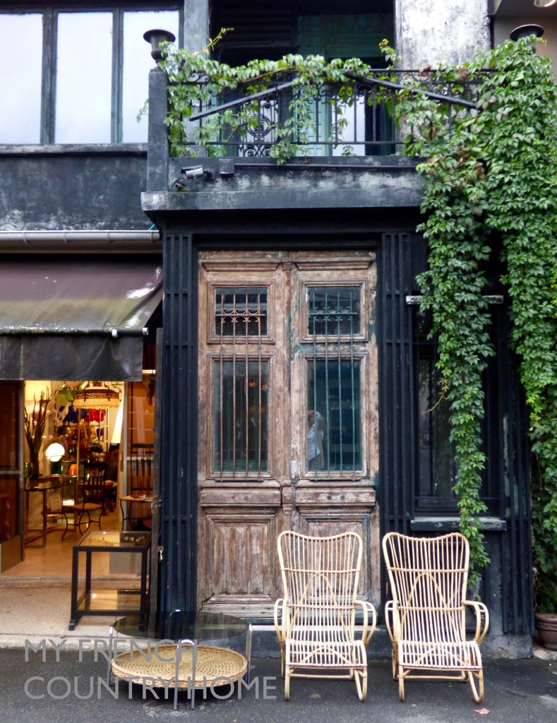 store facade at paris flea market