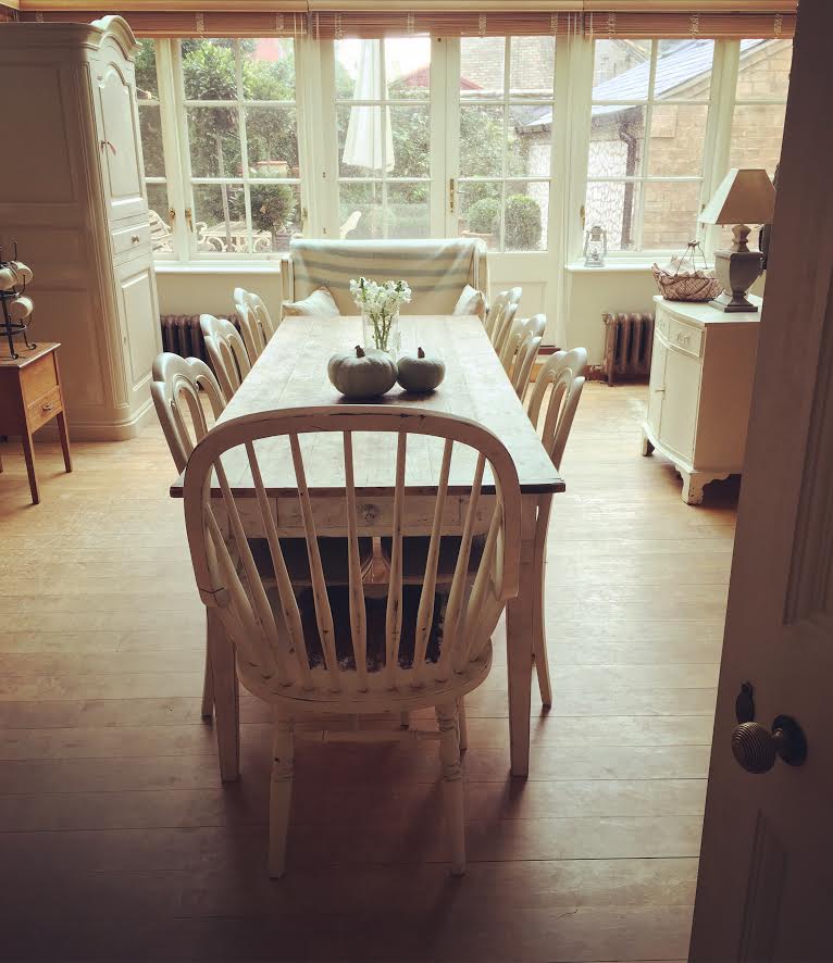 dining table with bay window