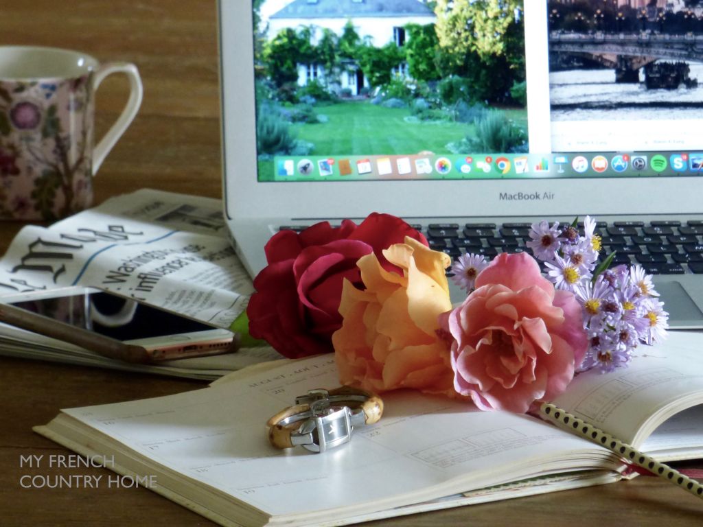 desktop with watch , roses and agenda