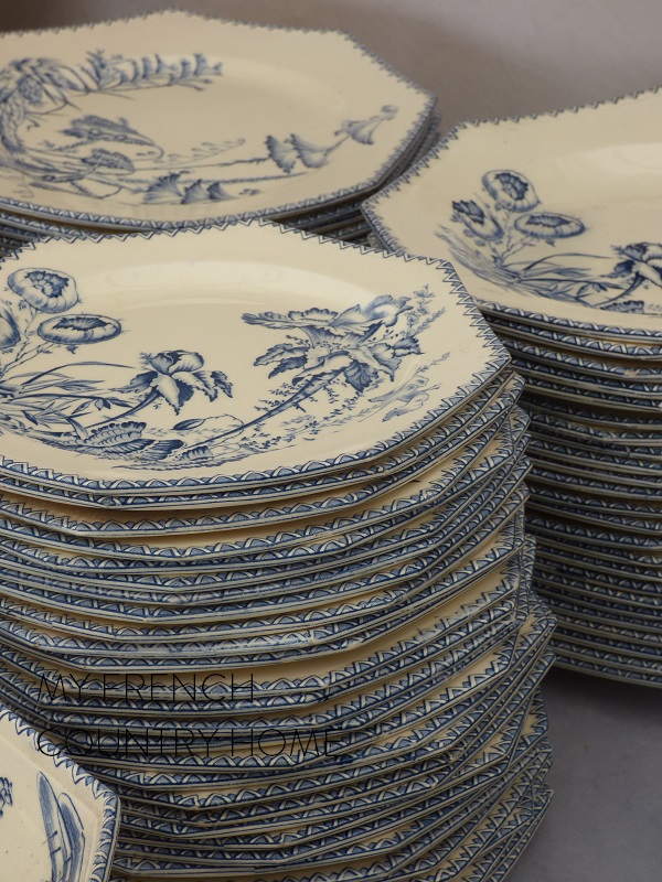 antiques at the chatou brocante fair