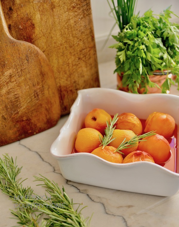 peaches with rosemary and wine