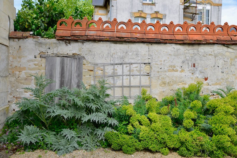 v garden wall