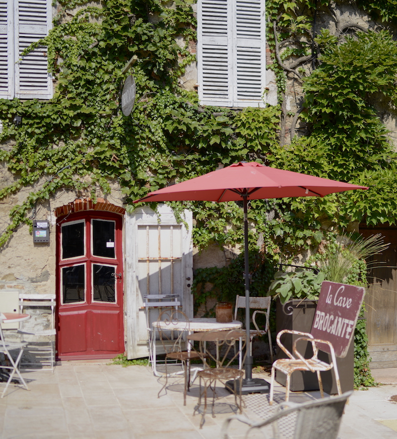 outisde brocante store in la garde freinet