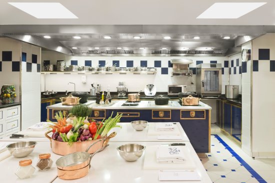 https://sharonsantoni.com/wp-content/uploads/2018/10/cooking-schools-in-paris-My-French-Country-Home-l-ecole-ritz-escoffier.jpg