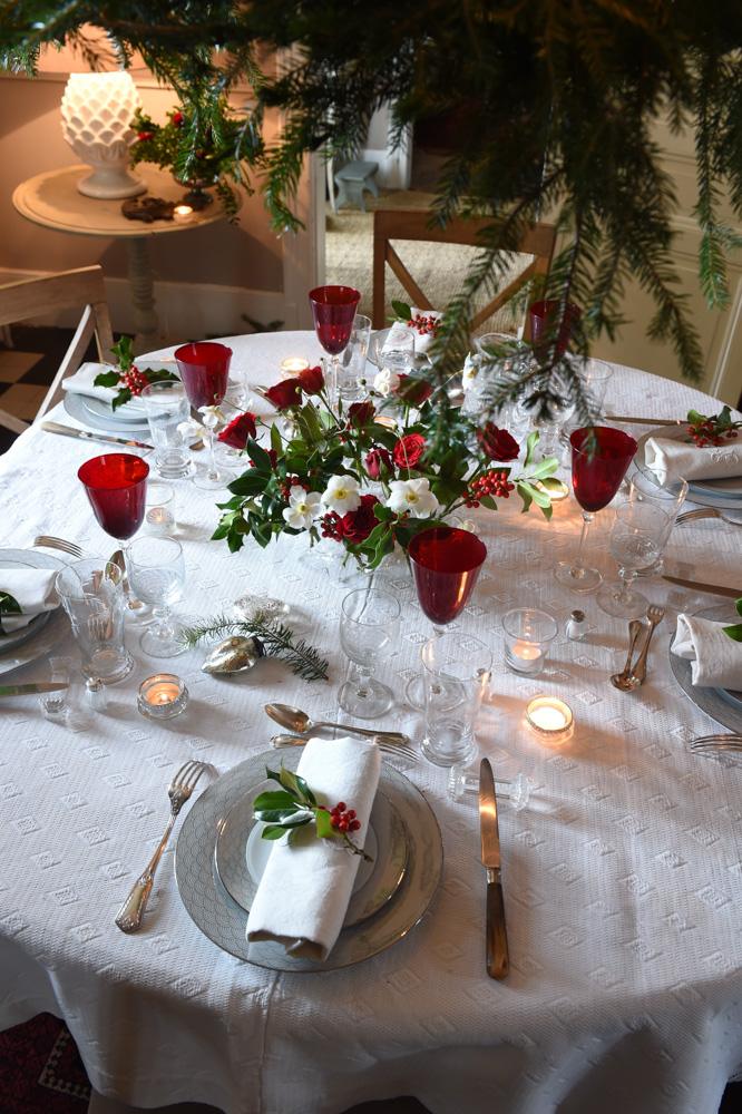 Red glasses and red-accented table settings- red christmas decoration ideas- MY FRENCH COUNTRY HOME