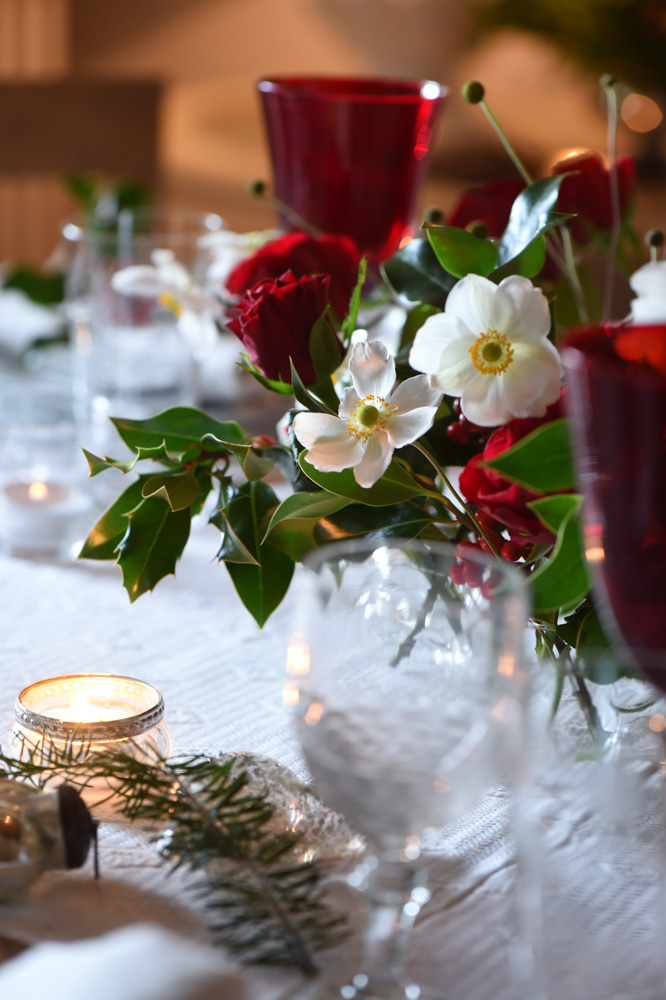 Close up on red Christmas table settings- red christmas decoration ideas- MY FRENCH COUNTRY HOME