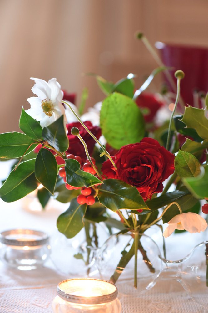 Red rose table decorations in a clear glass vase- red christmas decoration ideas- MY FRENCH COUNTRY HOME