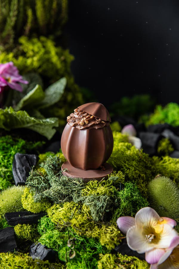 The milk chocolate praline egg from Edwart Paris