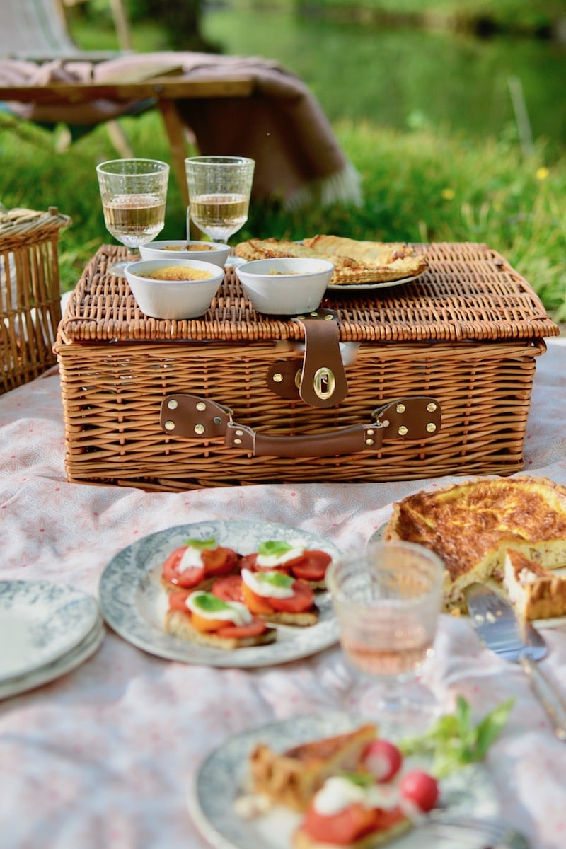 the humble joys of a picnic- MY FRENCH COUNTRY HOME