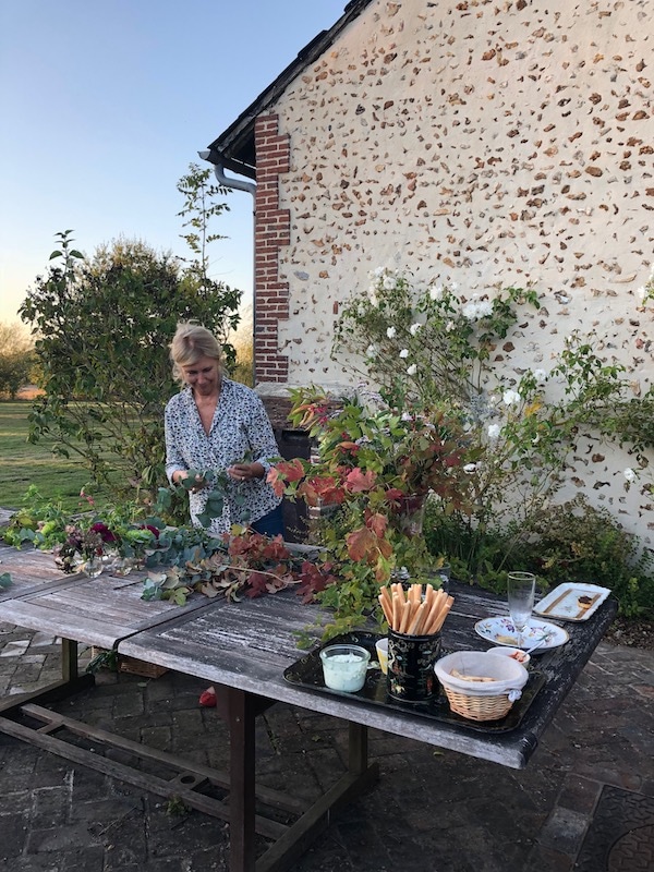 Sharon Santoni doing a floral demo
