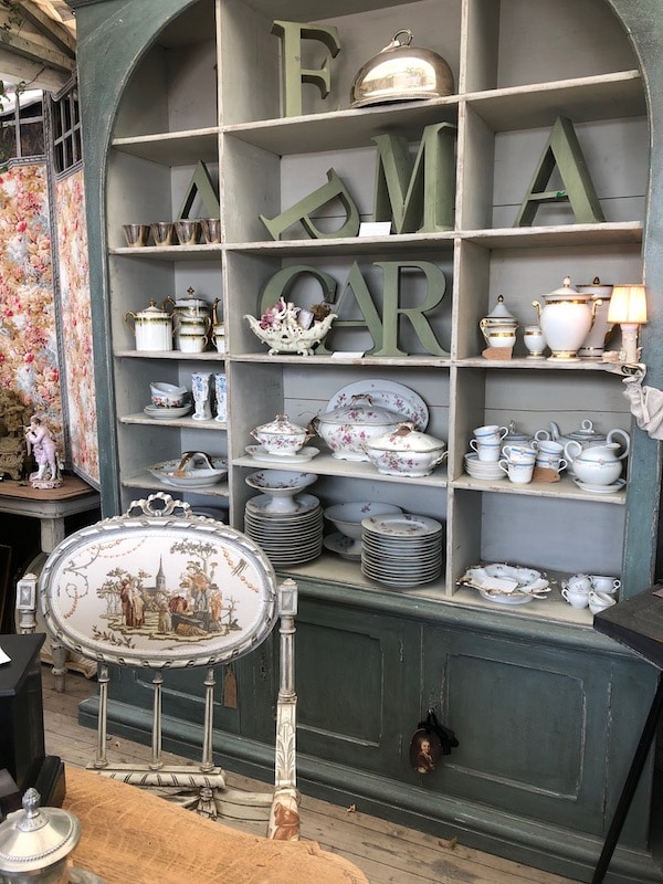 Antique shop at Chatou on tour