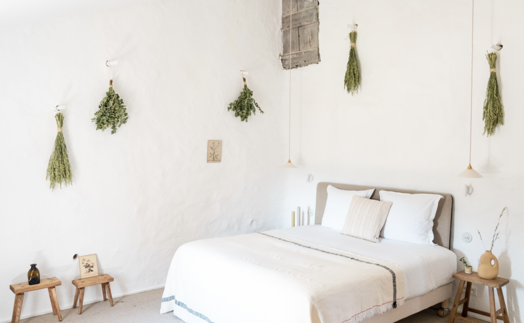 bedroom with white bed at the bastide de mourre