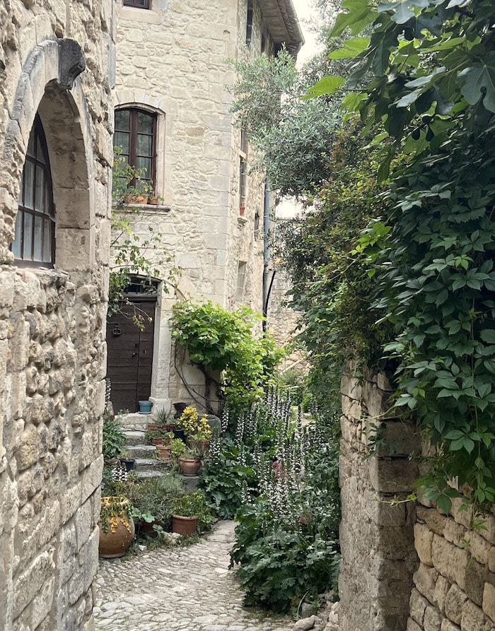 travel in france visiting the village of oppede le vieux