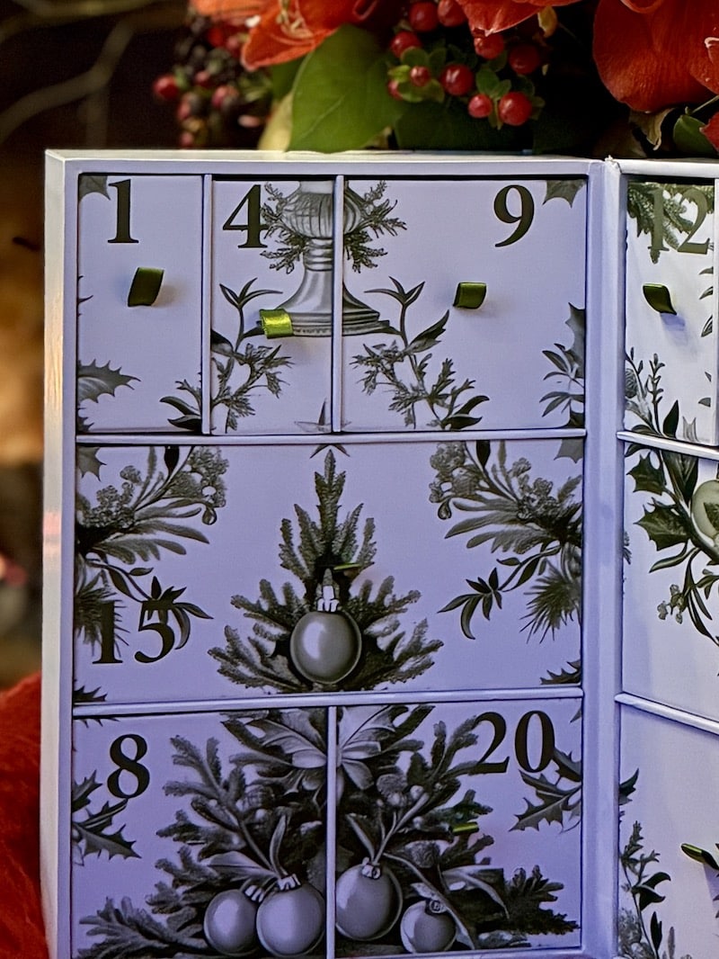 COUNTDOWN TO CHRISTMAS