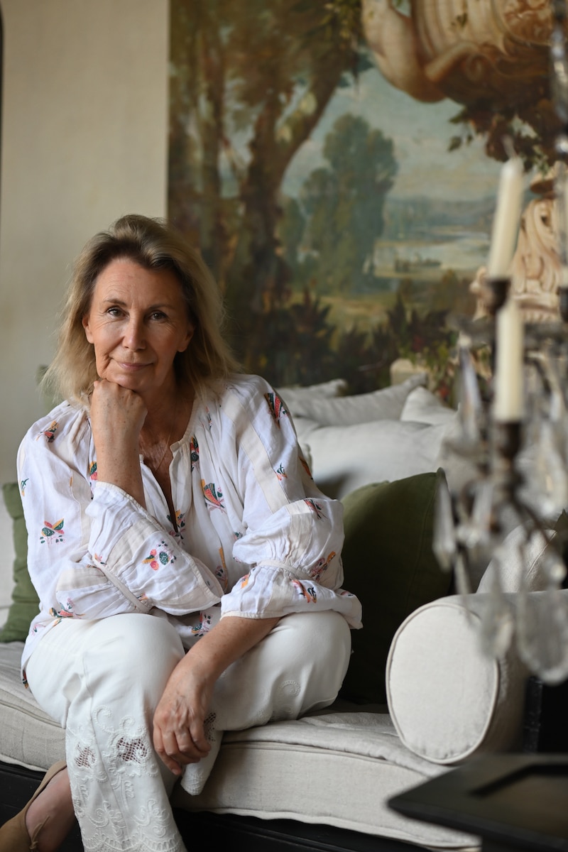 PORTRAIT OF SHARON SANTONI